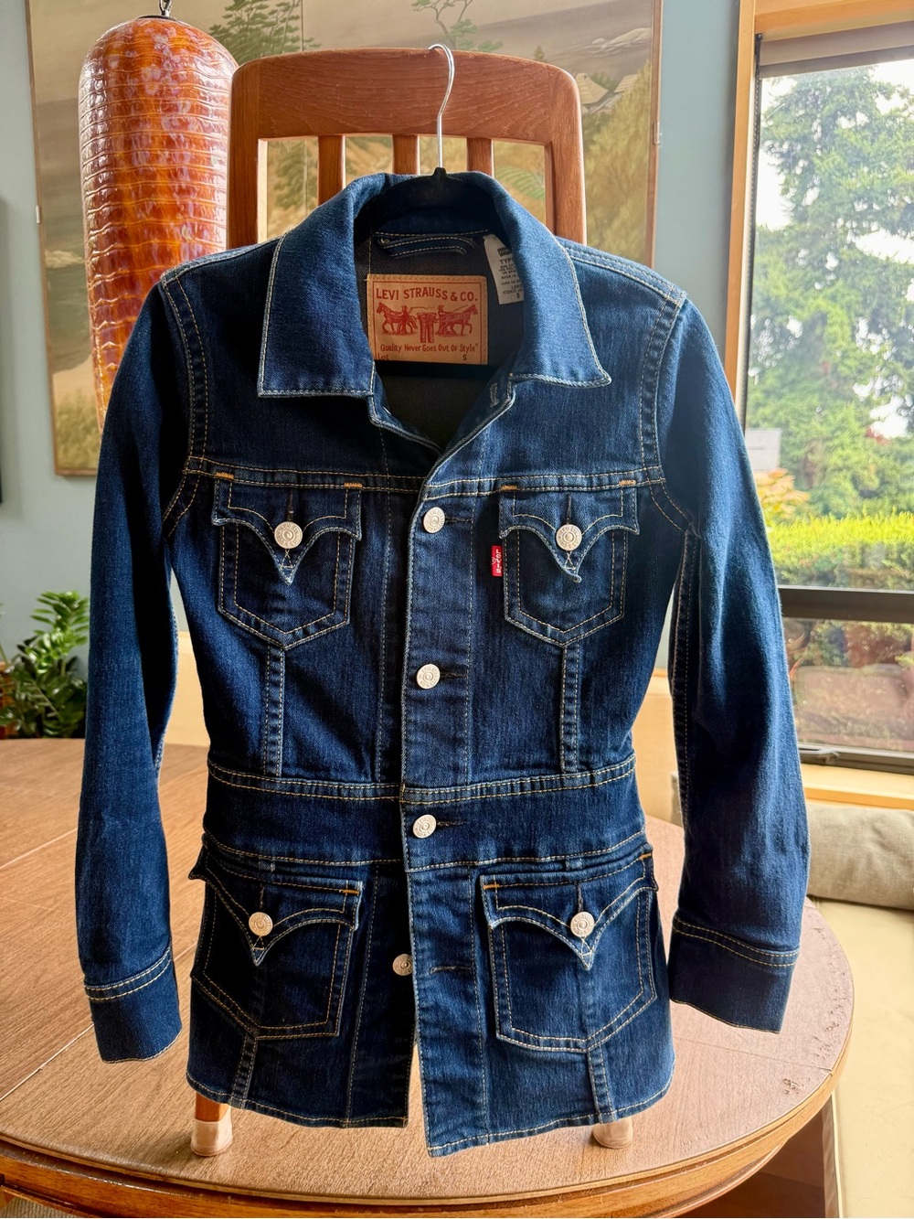 Levi's Women’s Dark Blue Fitted Denim Jacket